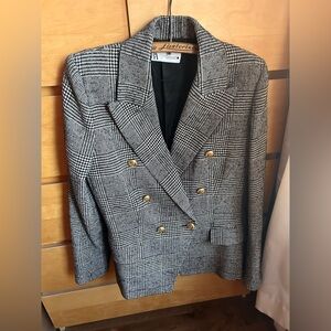 NWOT Zara Black and Ecru Houndstooth Blazer with Gold Buttons